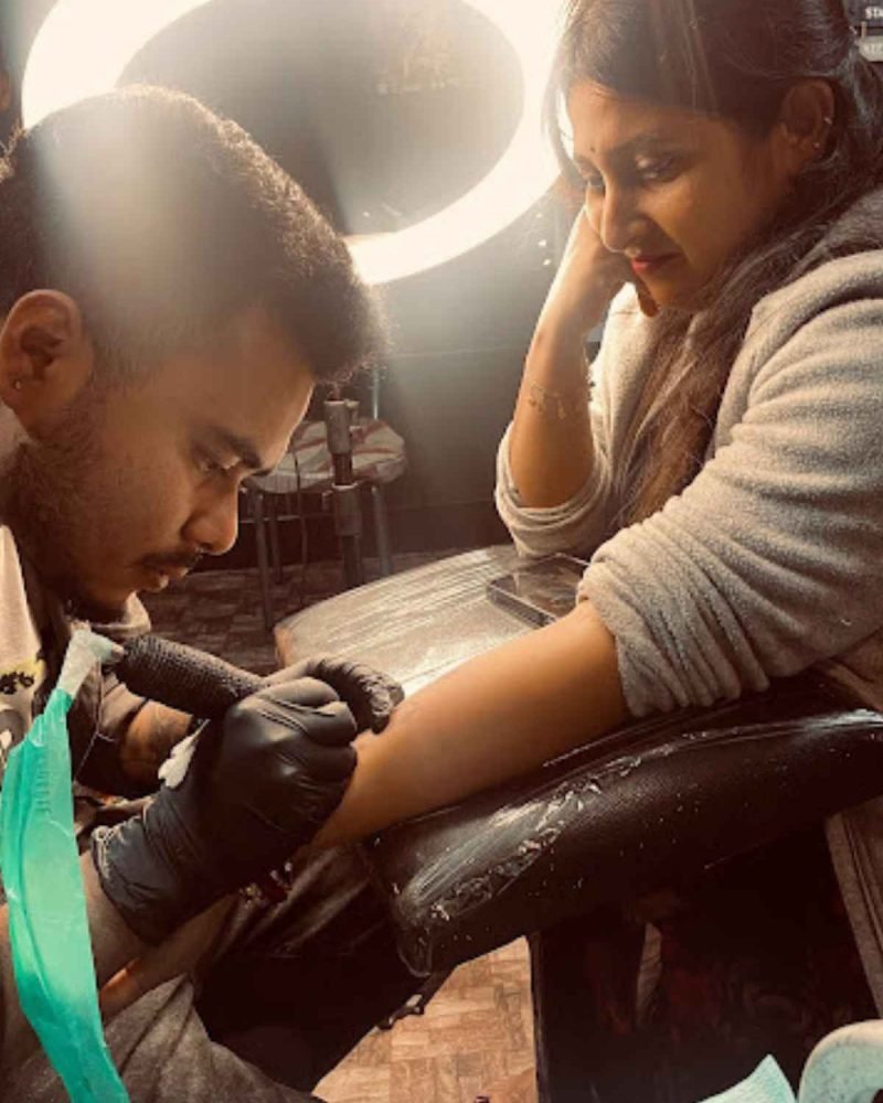 Souvik Das designing a tattoo peacefully at Dark Shader Tattoo in Kolkata, known for calm and precise artistry.